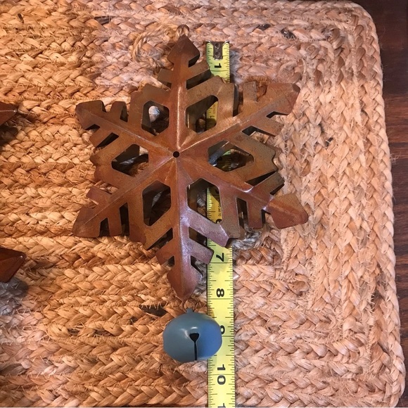 ❄️Set/6 Rustic Snowflakes with Bells - Picture 5 of 7